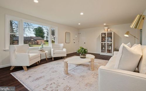 564 Lampeter Rd, Lancaster PA  17602-4010 exterior