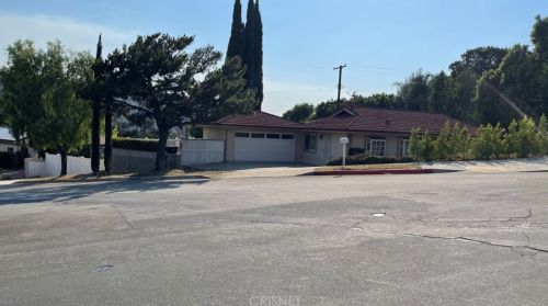 3800 Santa Carlotta St, Glendale, CA 91214-1050