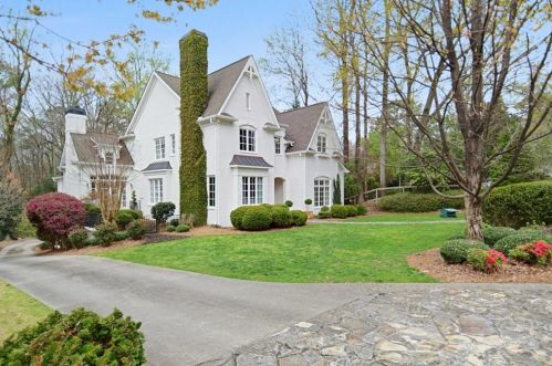 2672 Ellwood Dr, Atlanta GA  30305-3866 exterior