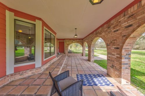 2029 Pond Shore Dr, Angleton TX 77515-7483 exterior