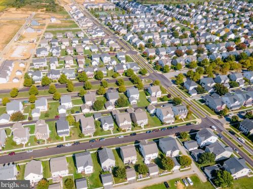 179 Colonial Dr, Charles Town WV  25414-4498 exterior