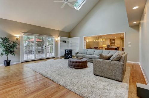 1425 Talbot Dr, Naperville, IL 60565-4195