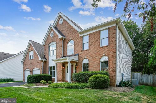 1530 Thurber St, Herndon, VA 20170-2566