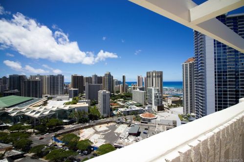 1655 Makaloa St, Honolulu HI  96814-3946 exterior