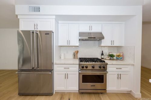 17084 Escalon Dr, Van Nuys CA  91436-3838 exterior