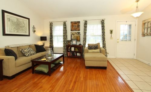 6218 Eagle Ridge Dr, Gurnee, IL 60031-4713