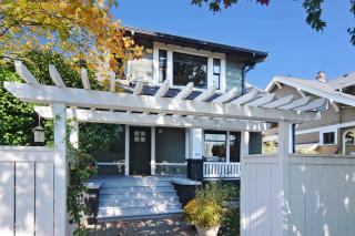 106 Boston St, Seattle, WA 98109-2321