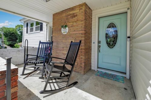 31 Coram Rd, Huntington, CT 06484-4078