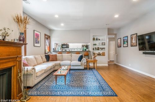 435 Surf St, Chicago, IL 60657-6165