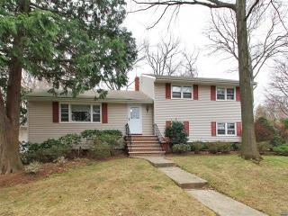173 Fredrick St, Paramus, NJ 07652-4547