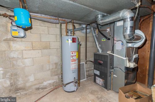 427 Holiday Dr, Aberdeen MD  21001-1813 exterior