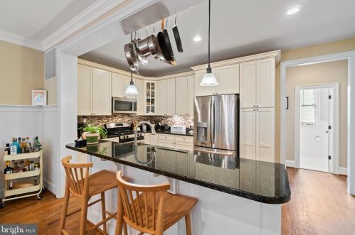 8916 Ct Way, Silver Spring MD 20910-2276 exterior