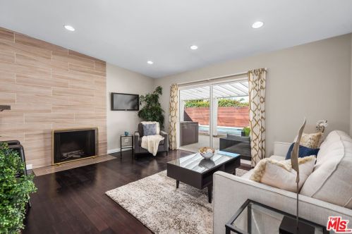 7323 Genesta Ave, Van Nuys, CA 91406-2605