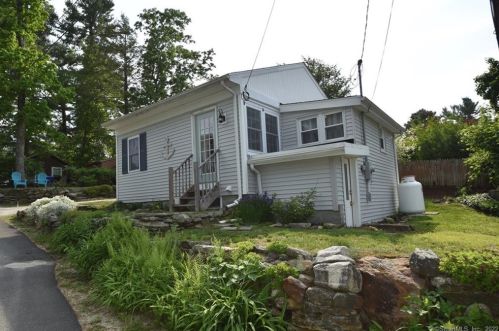 10 Hall Rd, Ellington, CT 06029-3013