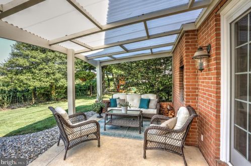 1220 Country Club Dr, Lancaster PA  17601-5208 exterior