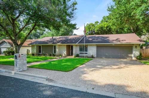 2207 Baltusrol Dr, Austin TX  78747-1202 exterior