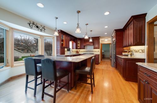 321 Bryn Mawr Ave, Itasca, IL 60143-1419