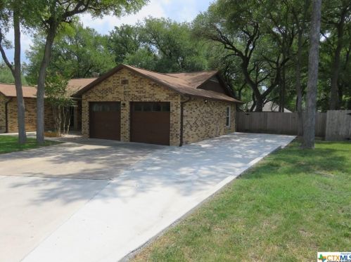 139 Lone Oak St, Seguin TX  78155-7429 exterior