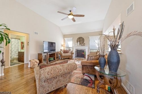 4 Anderson Rd, Wharton, NJ 07885-2031