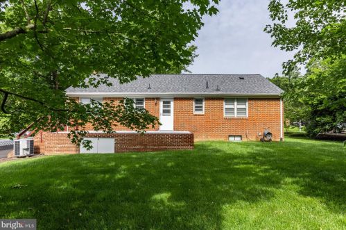 7209 Lamar Dr, Springfield VA  22150-3129 exterior