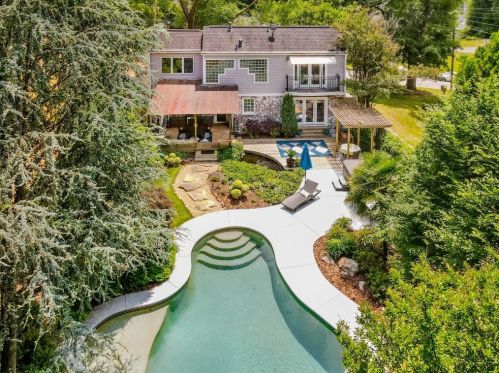 676 Hillpine Dr, Atlanta GA  30306-3277 exterior
