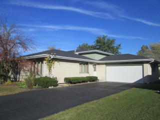 235 Ellis Ave, Glenwood, IL 60425-1905