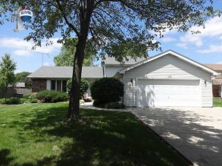 1116 Home Ct, Joliet, IL 60404-9656