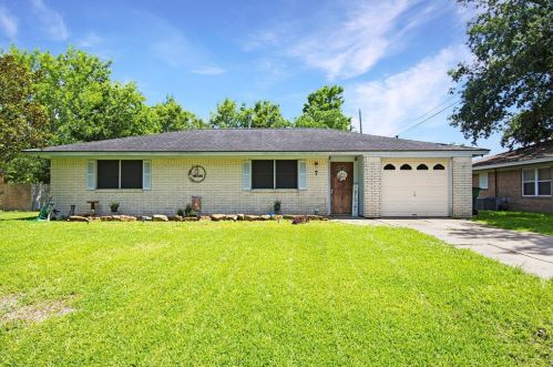 7 Kaysie St, Angleton, TX 77515-3001