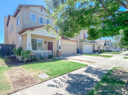 4220 Seranade Dr, Turlock, CA 95382-8672