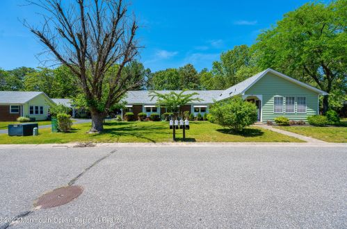 84 Franklin Ln, Lakehurst, NJ 08759-6341