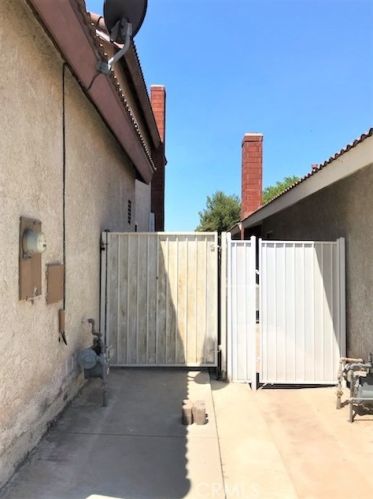 3416 Siskiyou Cir, Riverside CA  92503-4664 exterior