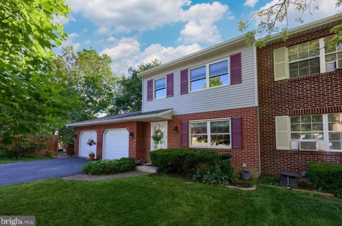 1026 Monticello Ln, Lancaster PA  17603-9409 exterior