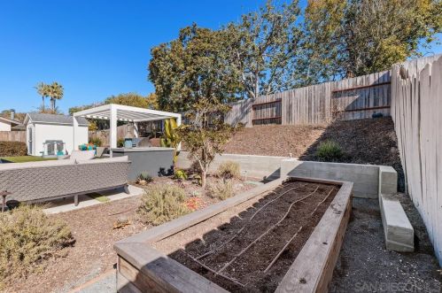 1731 Freda Ln, Cardiff By The Sea CA  92007-1108 exterior