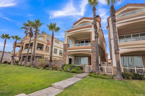 1610 Pacific Coast Hwy, Huntington Beach CA  92648-4434 exterior