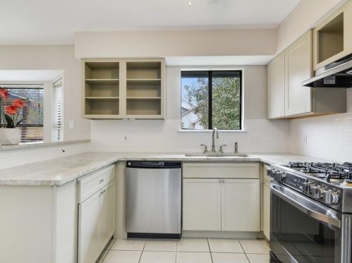 8114 Cache Dr, Austin TX  78749-3824 exterior
