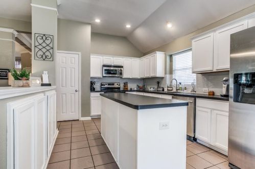 7058 Deer Rdg Dr, Fort Worth TX 76137-4714 exterior