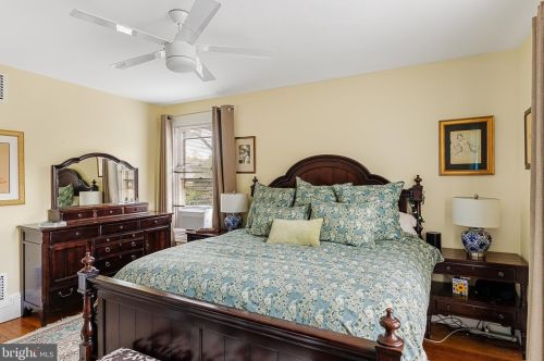 135 Warwick Rd, Tavistock NJ  08033-3706 exterior