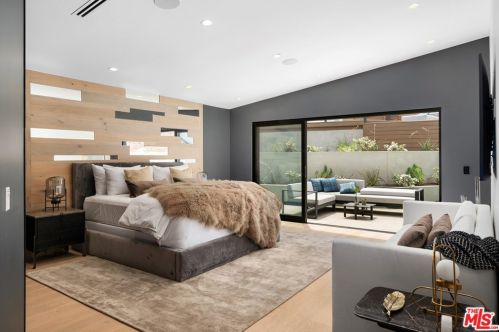 17137 Escalon Dr, Van Nuys CA  91436-4029 exterior