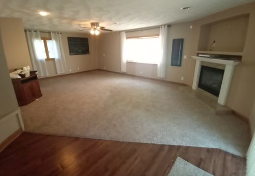 4115 Highcrest Rd, Rockford, IL 61107-2105