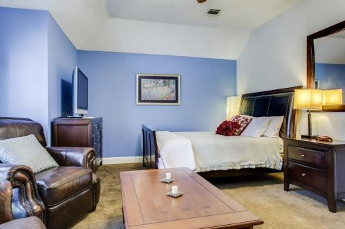 2100 Greenstone Trl, Carrollton TX 75010-4140 exterior