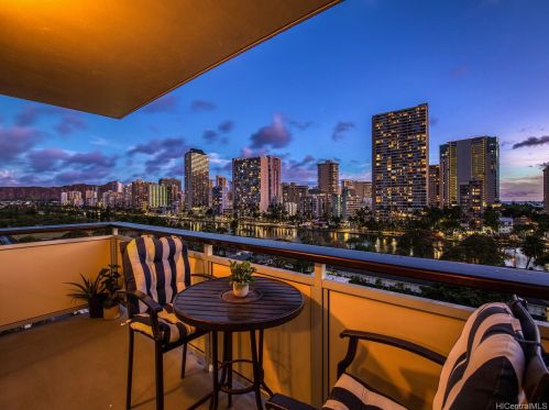 509 University Ave, Honolulu HI  96826-5001 exterior