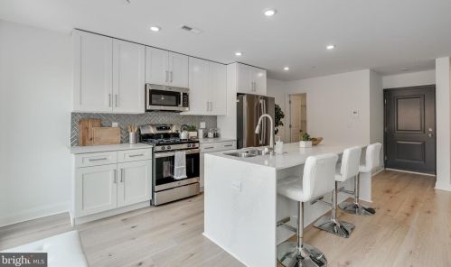 1318 Franklin St, Philadelphia, PA 19122-4326