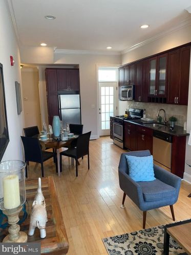 1613 Fairmount Ave, Philadelphia, PA 19130-2832