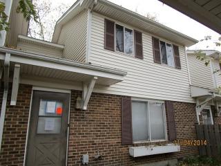 10 Penny Royal Pl, Downers Grove, IL 60517-1724