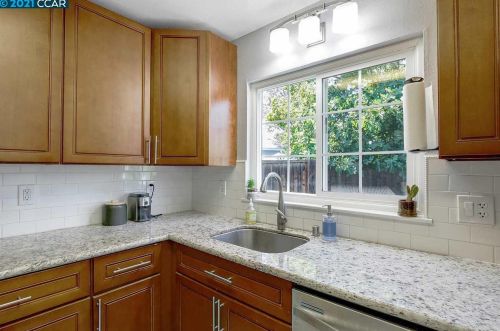 1307 Sunshine Dr, Concord CA  94520-4038 exterior