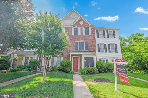 8848 Stable Forest Pl, Bristow, VA 20136-5747