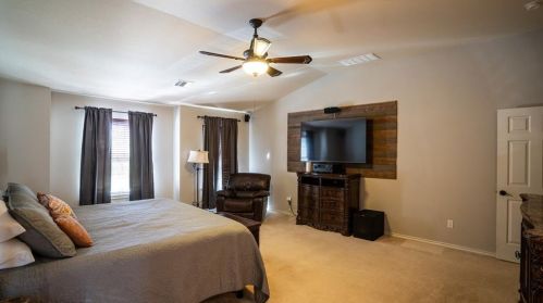 1136 Beechwood Dr, Uhland TX 78640-5718 exterior