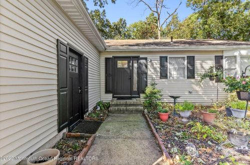 224 Davis Ave, Lacey, NJ 08731-3522
