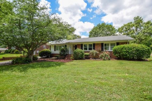 705 Oakcrest Dr, Rockmart, GA 30153-1925