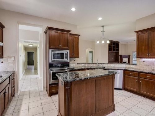 4520 Eagle Feather Dr, Austin TX  78735-6466 exterior